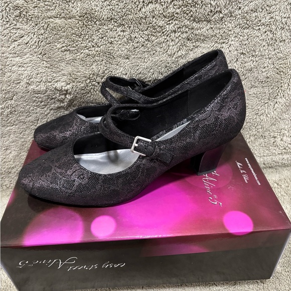 Easy Street Black Lace Mary Jane Heels - Picture 3 of 6